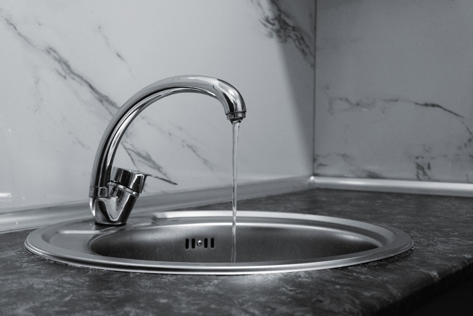 A 33 in sink in the 36 in base it actually needs
