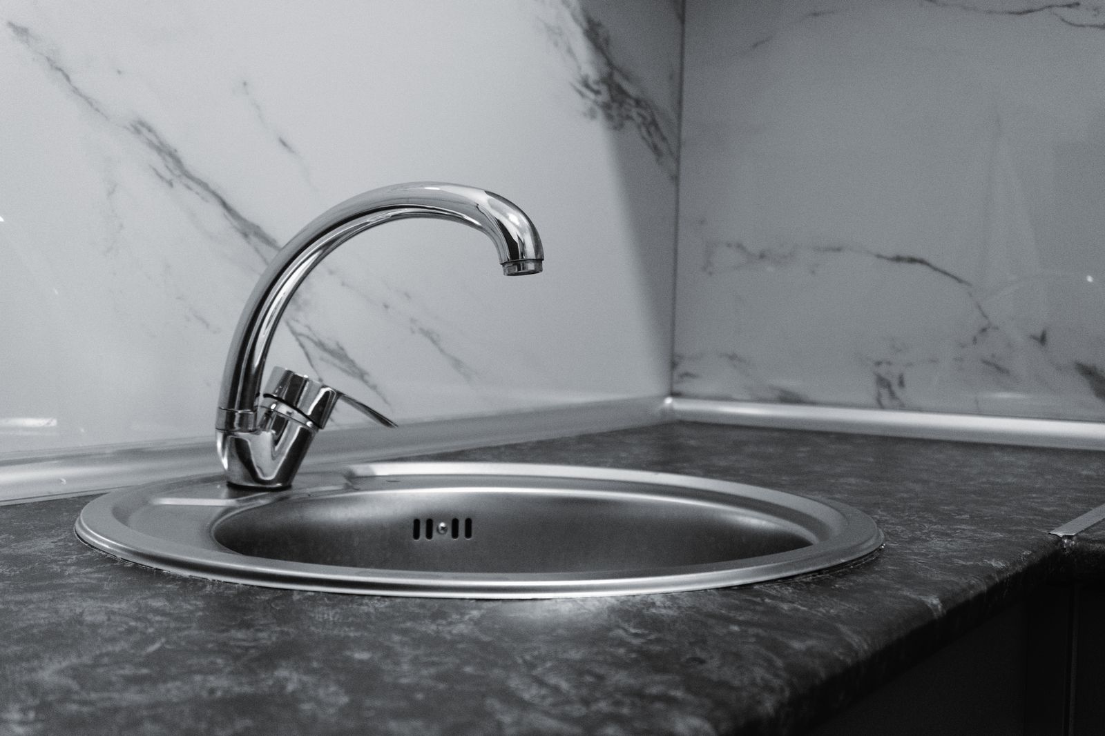 Single bowl, 30 in kitchen sink installation