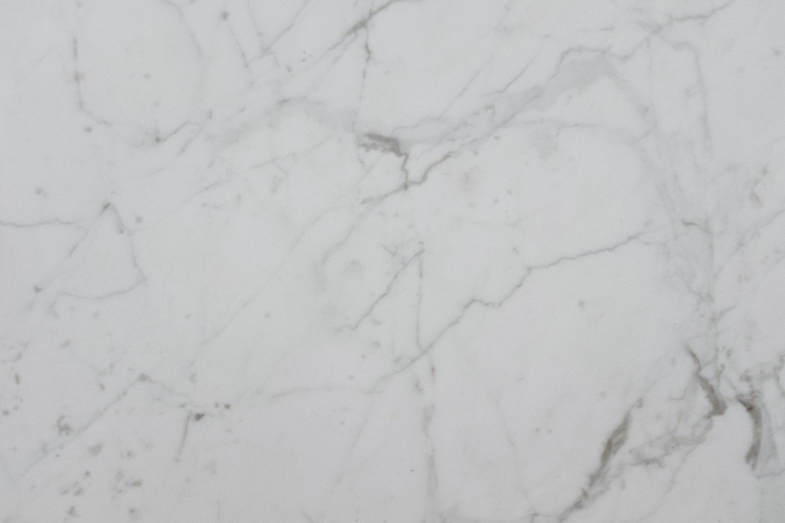 Book-matched quartzite, seams agreed on paper