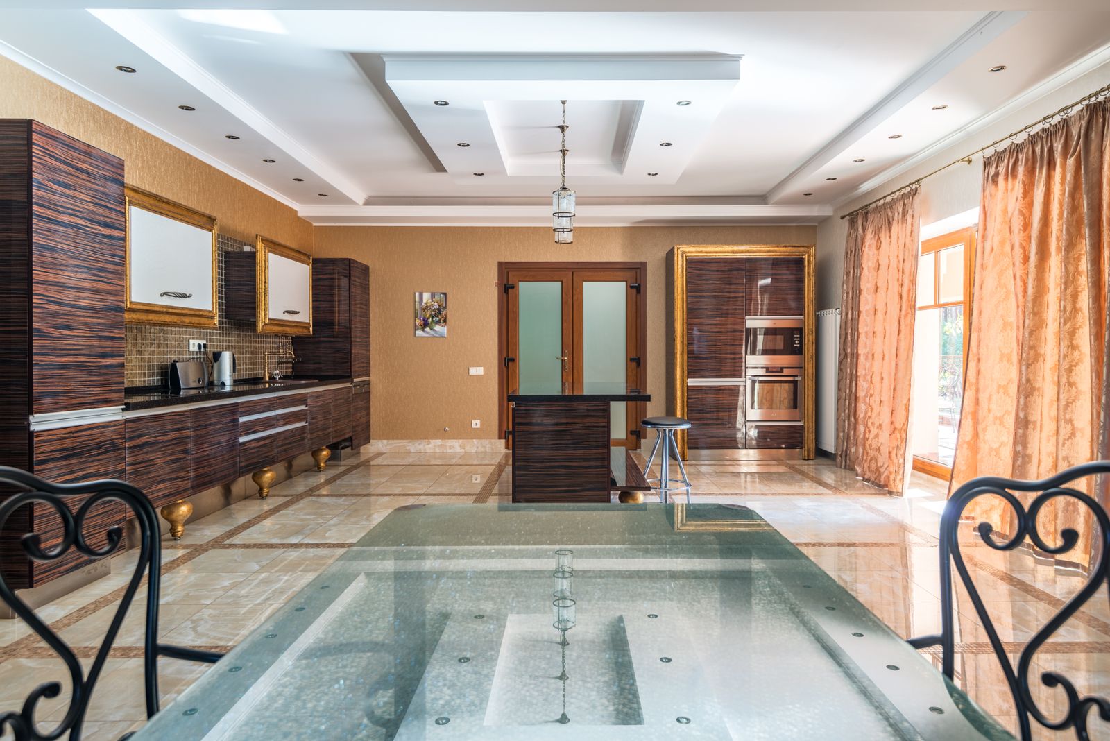 Alabaster kitchen direction